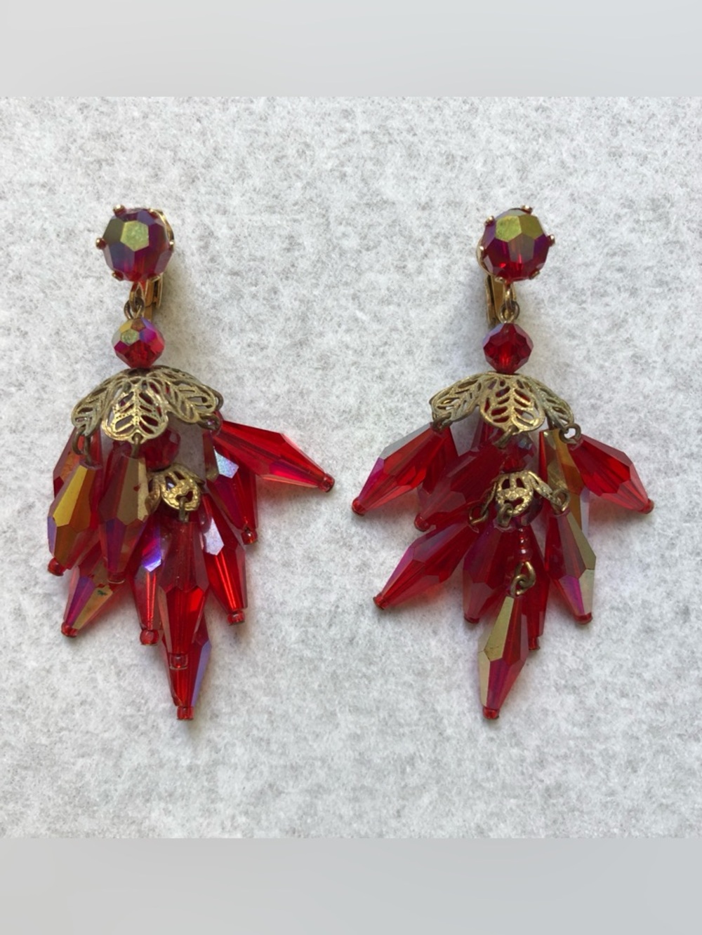 Beautiful Red Vintage Aurora Borealis Dangle Clip-on Earrings gold tone